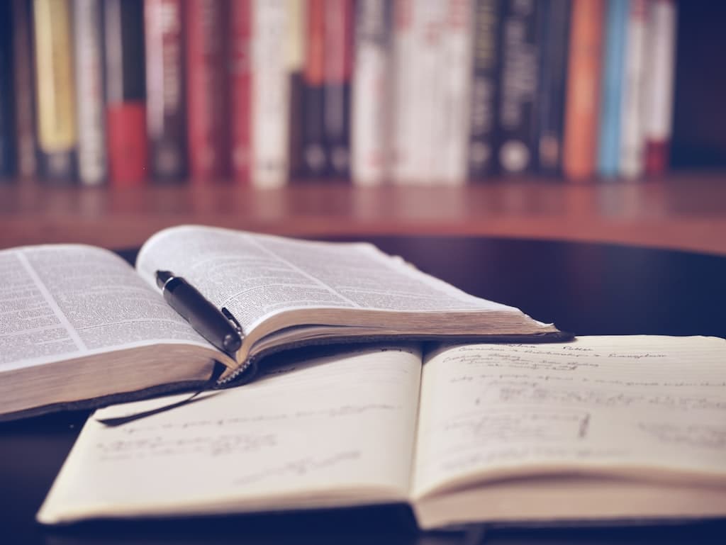 The Power of Concrete Examples in Abstract Learning: A Case Study